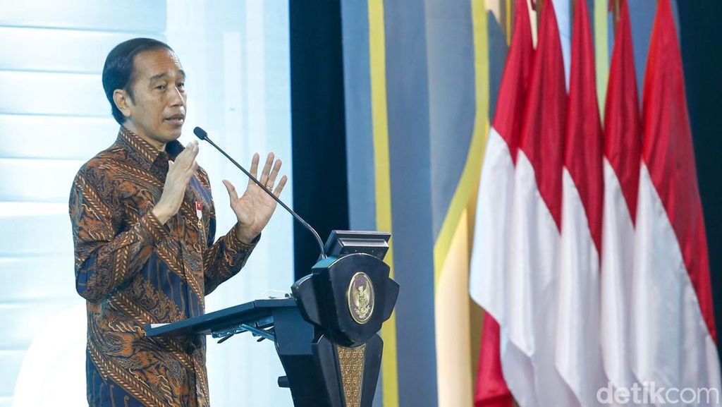 Momen Jokowi Buka Sarasehan 100 Ekonom Indonesia