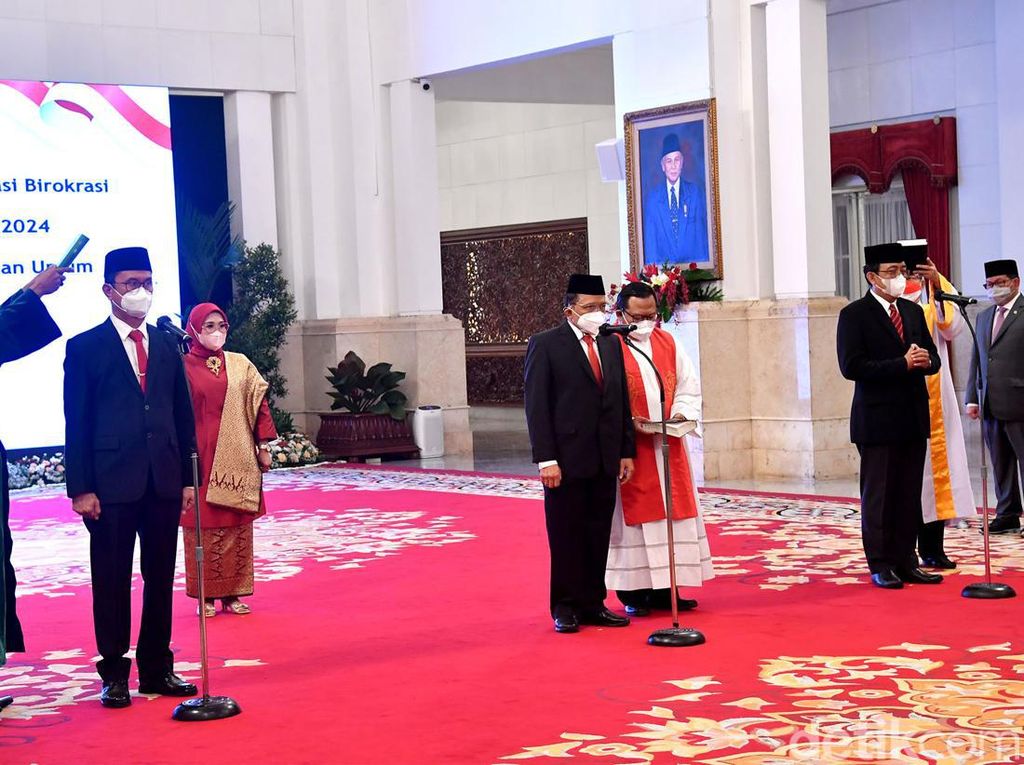 Foto-foto Pelantikan Anggota DKPP 2022-2027 di Istana Negara