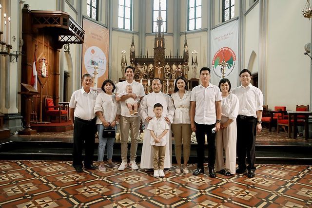 Momen Pembaptisan Anak Marcel Chandrawinata dan Deasy Priscillia Momen Pembaptisan Anak Marcel Chandrawinata dan Deasy Priscillia