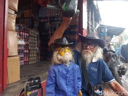 Muchtar dan Boneka Menari di Simpang Dago Bandung