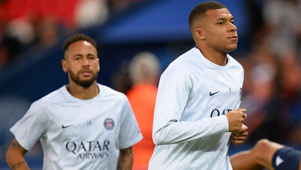 Neymar dan Kylian Mbappe. Foto: AFP via Getty Images/ANNE-CHRISTINE POUJOULAT