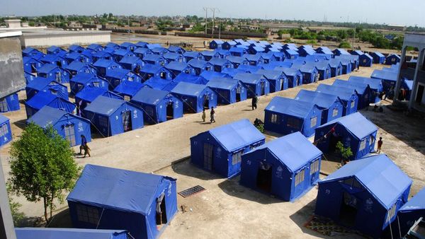 Penampakan Ratusan Tenda Biru untuk Pengungsi Banjir Pakistan