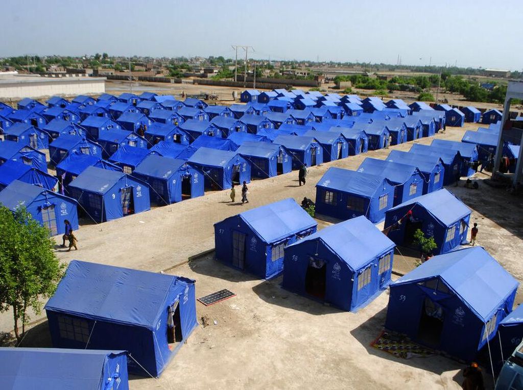Penampakan Ratusan Tenda Biru untuk Pengungsi Banjir Pakistan