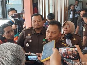 Jaksa Masih Pikir-pikir dengan Vonis 12 Tahun Bos SMA SPI Kota Batu Jaksa Masih Pikir-pikir dengan Vonis 12 Tahun Bos SMA SPI Kota Batu