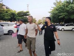 Dua Warga Ditangkap gegara Potong-Curi Rel KA di Losari Brebes