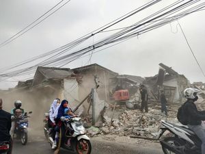 Warga yang Bangunannya Dibongkar Satpol PP Datangi Rumah Walkot Depok