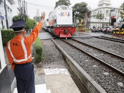 Mengenal Profesi Penjaga Jalan Lintasan Kereta Api