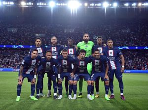 Veratti Apes, Mau Ikut Pelukan Malah Kena Sikut Teman Sendiri