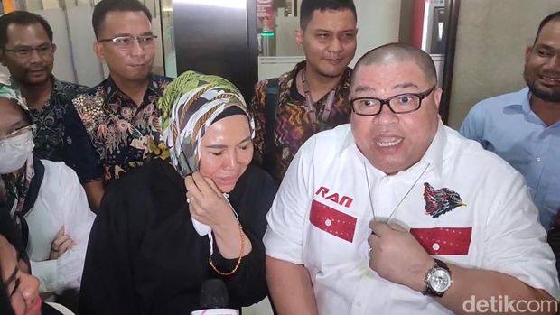 Razman Arif Nasution Istri pertama Razman Arif Nasution