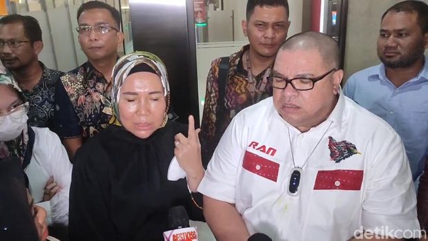 Razman Arif Nasution Istri pertama Razman Arif Nasution