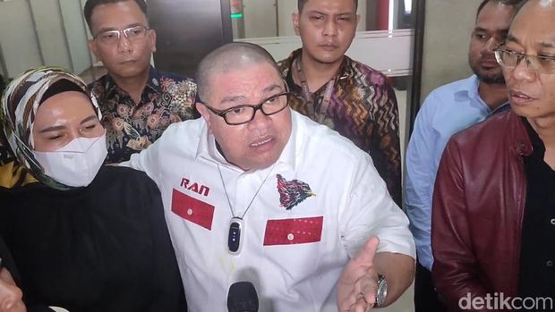 Razman Arif Nasution Istri pertama Razman Arif Nasution