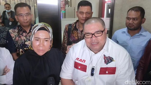 Razman Arif Nasution Istri pertama Razman Arif Nasution