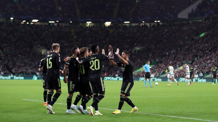 GLASGOW, SCOTLAND - SEPTEMBER 06: Luka Modric of Real Madrid celebrates his goal with team mates during the UEFA Champions League group F match between Celtic FC and Real Madrid at Celtic Park on September 06, 2022 in Glasgow, Scotland. (Photo by Jan Kruger - UEFA/UEFA via Getty Images)