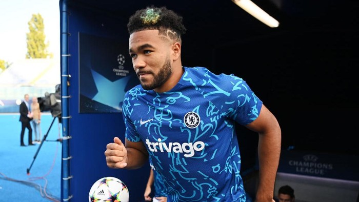 ZAGREB, CROATIA - SEPTEMBER 06: Reece James of Chelsea makes their way out to warm up prior to the UEFA Champions League group E match between Dinamo Zagreb and Chelsea FC at Stadion Maksimir on September 06, 2022 in Zagreb, Croatia. (Photo by Darren Walsh/Chelsea FC via Getty Images)