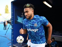 James dan Ziyech Berebut Tendangan Bebas, Sampai-sampai...