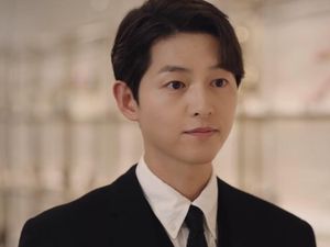 Song Joong Ki Tentang Katy: Berkatnya, Saya Jadi Orang yang Lebih Baik Song Joong Ki Tentang Katy: Berkatnya, Saya Jadi Orang yang Lebih Baik