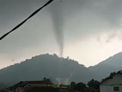 Angin Puting Beliung Terjang 2 Kampung di Sukabumi