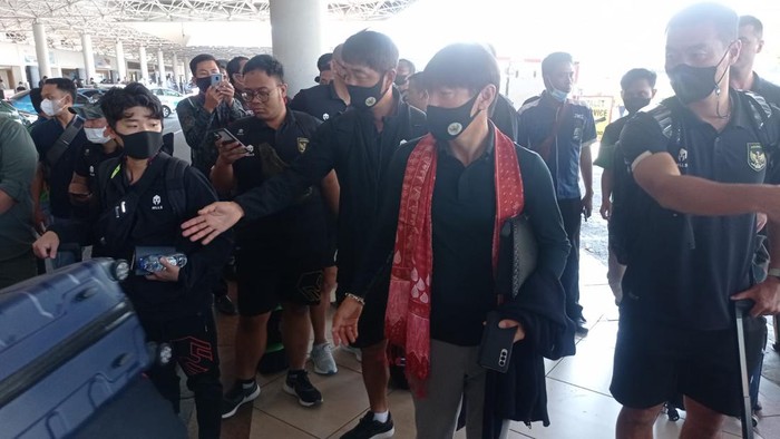 Timnas U-19 tiba di Bandara Juanda Surabaya pada Rabu (7/9/2022) siang. Garuda Nusantara akan menjalani kualifikasi Piala AFC U-20 di Surabaya.