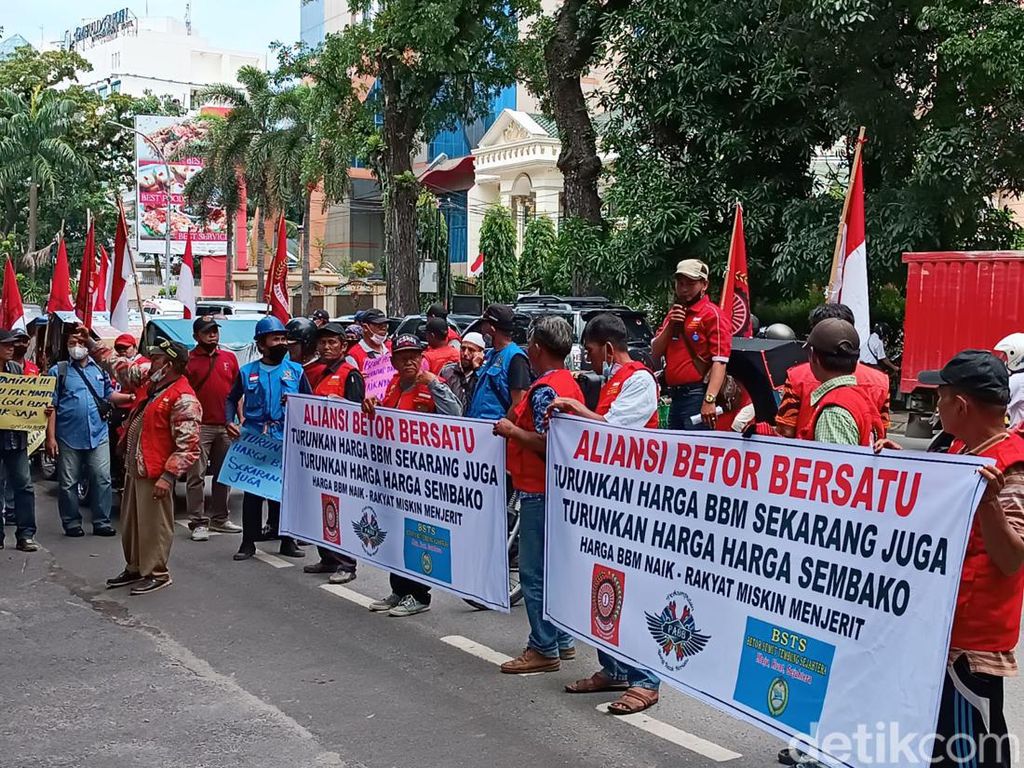 Tolak BBM Naik, Pengemudi Betor Demo Kantor Pertamina di Medan