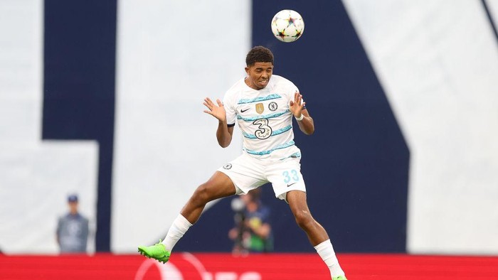 ZAGREB, CROATIA - SEPTEMBER 06: Wesley Fofana of Chelsea gets up for a header during the UEFA Champions League group E match between Dinamo Zagreb and Chelsea FC at Stadion Maksimir on September 6, 2022 in Zagreb, Croatia. (Photo by Luka Stanzl/Pixsell/MB Media/Getty Images)