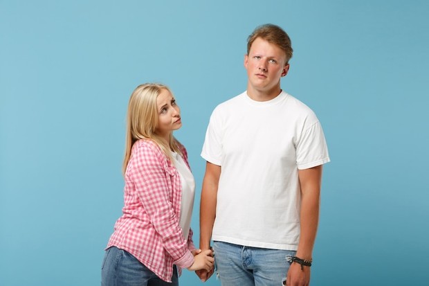 Alasan perempuan tidak perlu mengemis cinta/Foto: Freepik/ViDIstudio Alasan perempuan tidak perlu mengemis cinta/Foto: Freepik/ViDIstudio