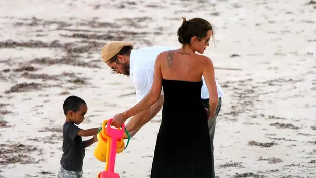 Angelina Jolie dan Brad Pitt