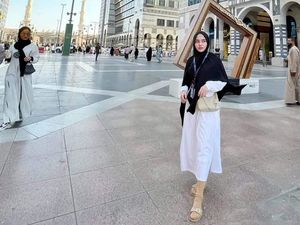 Anggy Novia Berharap Bisa Kembali ke Tanah Suci Bareng Pasangan