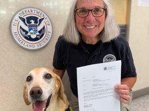 Terima Kasih Banyak! Anjing Lucu Pendeteksi Bom di Bandara AS Pensiun Terima Kasih Banyak! Anjing Lucu Pendeteksi Bom di Bandara AS Pensiun