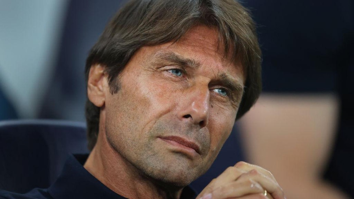 Antonio Conte menanggapi dingin kabar pemecatan Thomas Tuchel. Foto: Getty Images/James Gill - Danehouse