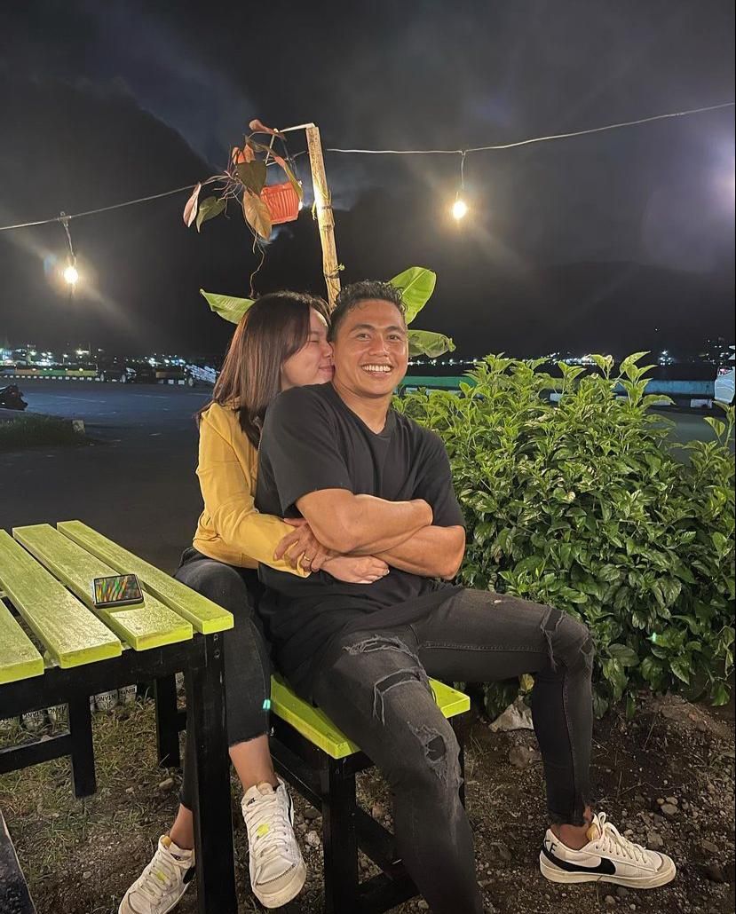 Aprilio Manganang dan Claudia