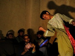 Cerita Pelaku Bacha Bazi: Siang Jadi Suami-Ayah, Malam Layani Pria