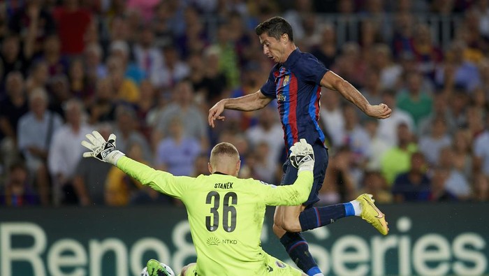Robert Lewandowski centre-forward of Barcelona and Poland in action during the UEFA Champions League group C match between FC Barcelona and Viktoria Plzen at Spotify Camp Nou on September 7, 2022 in Barcelona, Spain. (Photo by Jose Breton/Pics Action/NurPhoto via Getty Images)