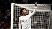 Gelandang Bayern Munich Jerman, Leroy Sane selebrasi setelah mencetak gol untuk timnya. (Marco Bertorello/AFP/Getty Images)
