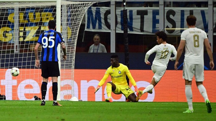 Bayern Munich Pecundangi Inter Milan di Giuseppe Meazza Bayern Munich's Senegalese forward Sadio Mane tries to control the ball during the UEFA Champions League Group C football match between Inter Milan and Bayern Munich in Milan, on September 7, 2022. (Photo by MIGUEL MEDINA / AFP) (Photo by MIGUEL MEDINA/AFP via Getty Images)
