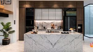 10 Potret Dapur Titi Kamal yang Dilengkapi Kitchen Island Mewah