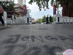 Penampakan Terkini Bekas Demo Ricuh di Gedung DPRD DIY Kemarin