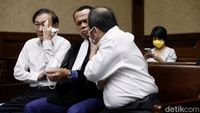 Ekspresi Surya Darmadi Saat Jalani Sidang Perdana Korupsi Rp 104 T