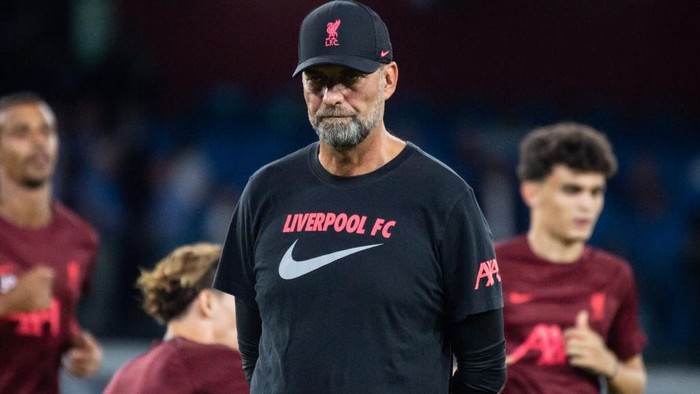 juergen klopp napoli vs liverpool liga champions liverpool NAPLES, ITALY - SEPTEMBER 07: Manager of SSC Napoli, JΓΌrgen Klopp, looks on during pre-game warm-ups before the UEFA Champions League group A match between SSC Napoli and Liverpool FC at Stadio Diego Armando Maradona on September 07, 2022 in Naples, Italy. (Photo by Ivan Romano/Getty Images)