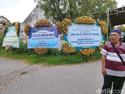 Rumah Duka Pilot Pesawat Bonanza Dibanjiri Karangan Bunga