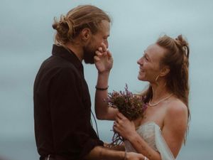 Tak Ada Kerjaan Tetap, Pasangan Ini Jalani Bulan Madu Selama 10 Tahun