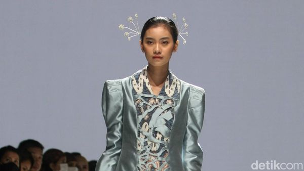 7 Koleksi Kebaya Modern Karya Mel Ahyar di JF3 fashion Festival 2022