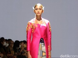 Kebaya Modern Versi Mel Ahyar, Memikat dengan Eksekusi Inovatif