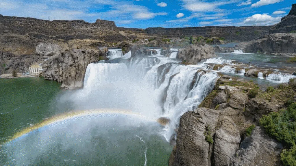 Lanskap Air Terjun dan Pelangi Bikin Jatuh Hati Banget Lanskap Air Terjun dan Pelangi Bikin Jatuh Hati Banget