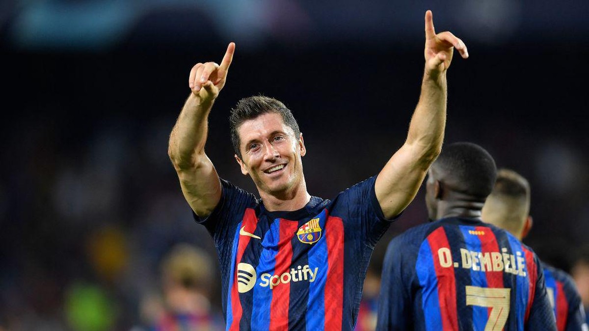 Menanti kembalinya Robert Lewandowski ke Allianz Arena (Foto: Pau Barrena/AFP/Getty Images)