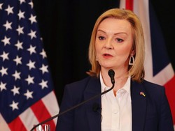 Dukungan Seluruh Negeri Usai Kabar Kesehatan Ratu Elizabeth Dipantau Ketat