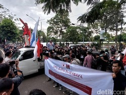 Mahasiswa Luruk Kantor Pertamina di Surabaya, Tuntut MyPertamina Diterapkan