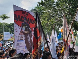 Tolak Harga BBM Naik, Mahasiswa Unri Demo Bawa Poster JKW THE BADMAN