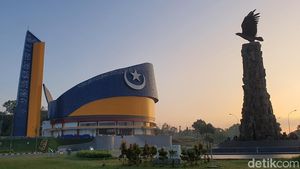 Penampakan Masjid Tanjak di Batam Sebelum dan Setelah Plafon Ambruk