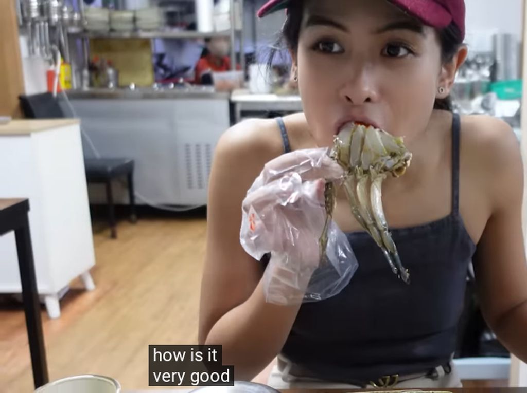 Ini Reaksi Maudy Ayunda Pertama Kali Nyicip Kepiting Mentah Korea