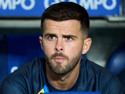 Pjanic Resmi Tinggalkan Barcelona, Lanjutkan Karier ke UEA